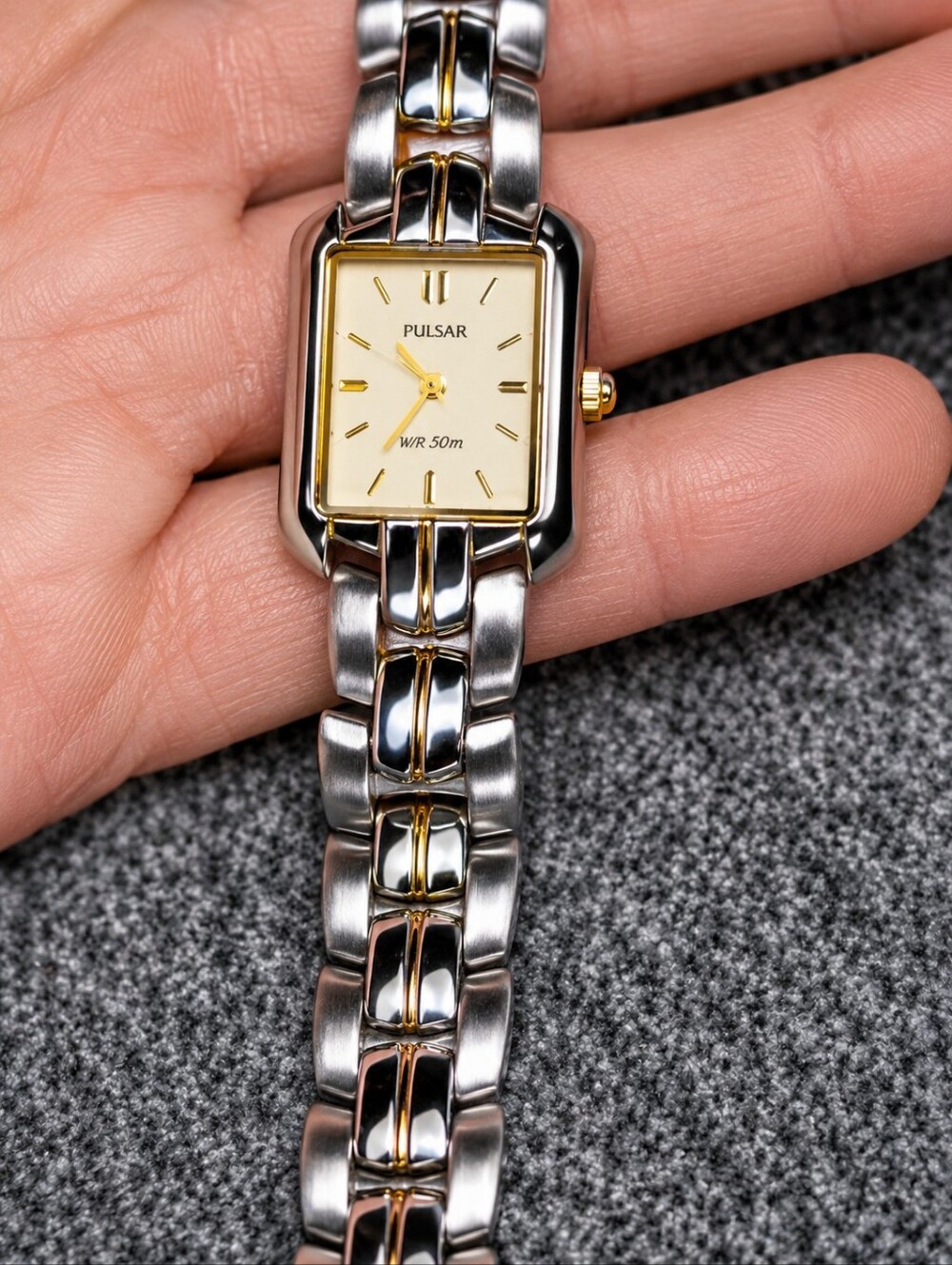 Vintage Pulsar Women’s Two Tone Tank Watch V401-6030 50M Y2K Retro Minimalist CC